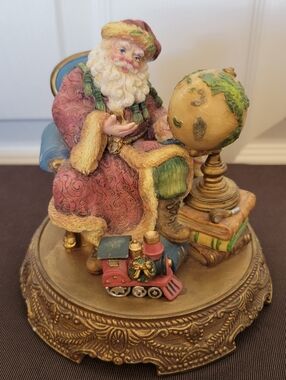 Vtg 5” Tall Santa Clause Sitting In Chair Next To World Globe 1999 Enesco Corp
